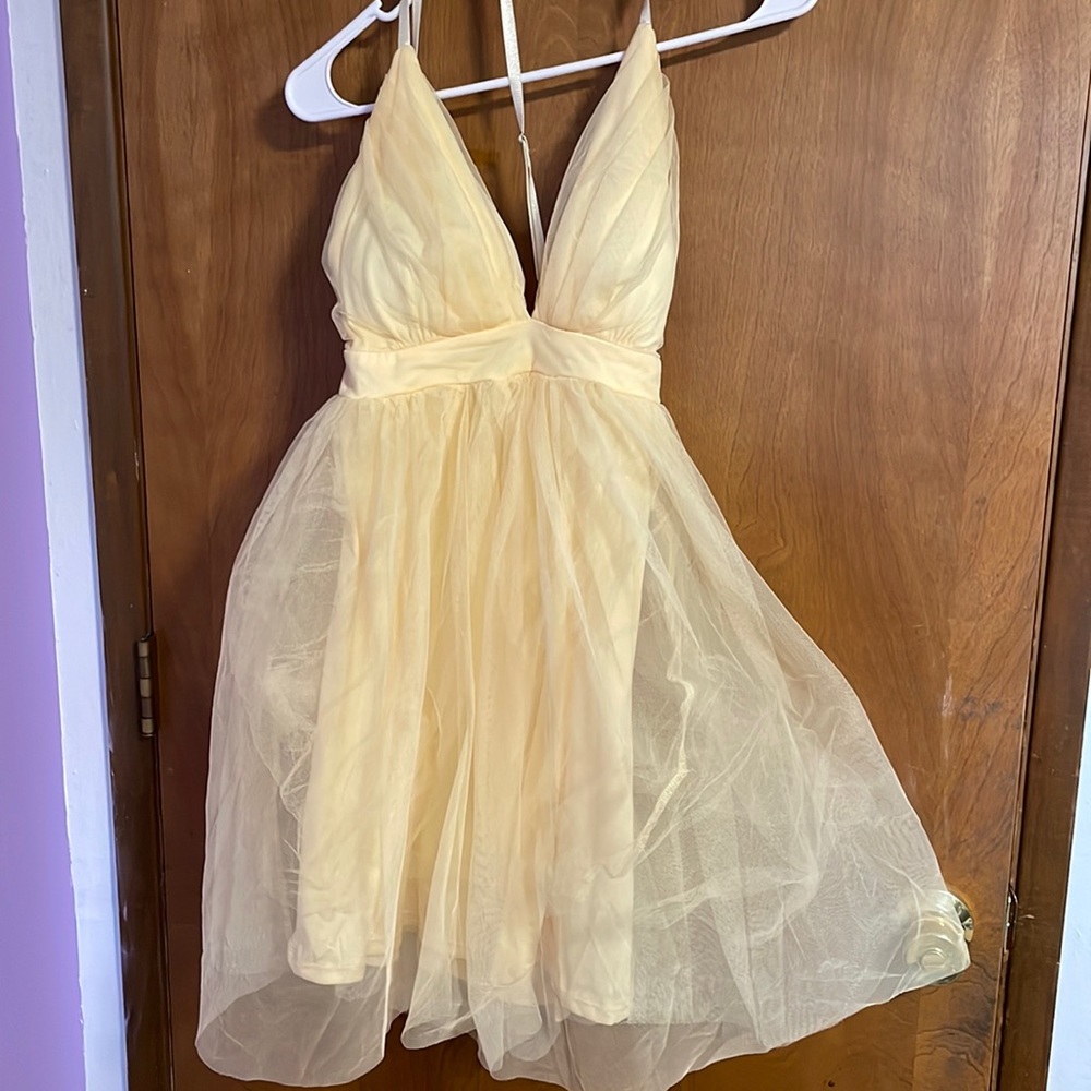 Light yellow tulle dress